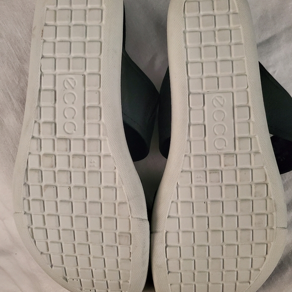 Ecco Damara Thong Sandals - Picture 10 of 10